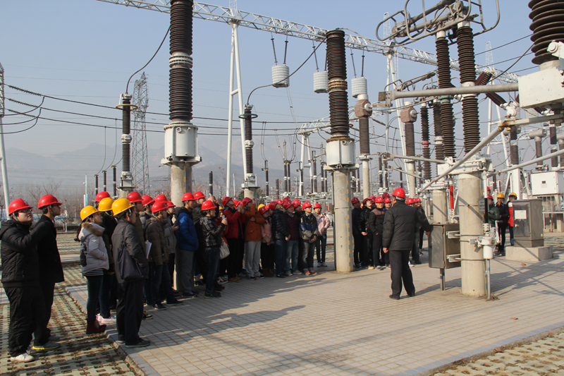 12级电气1-4班学生赴国家电网技术学院输电线路户外实训基地认识实习