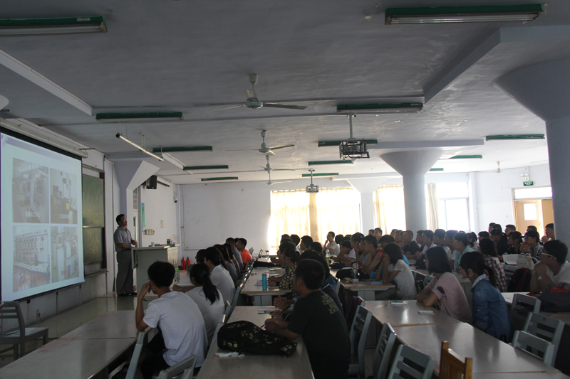 交通运输专业主任吕钊钦教授对大一新生开展入学专业教育