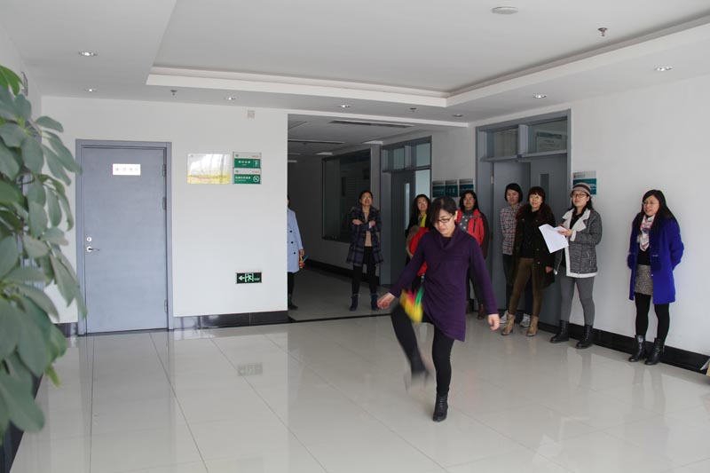 机电学院举办庆“三八”趣味运动会活动