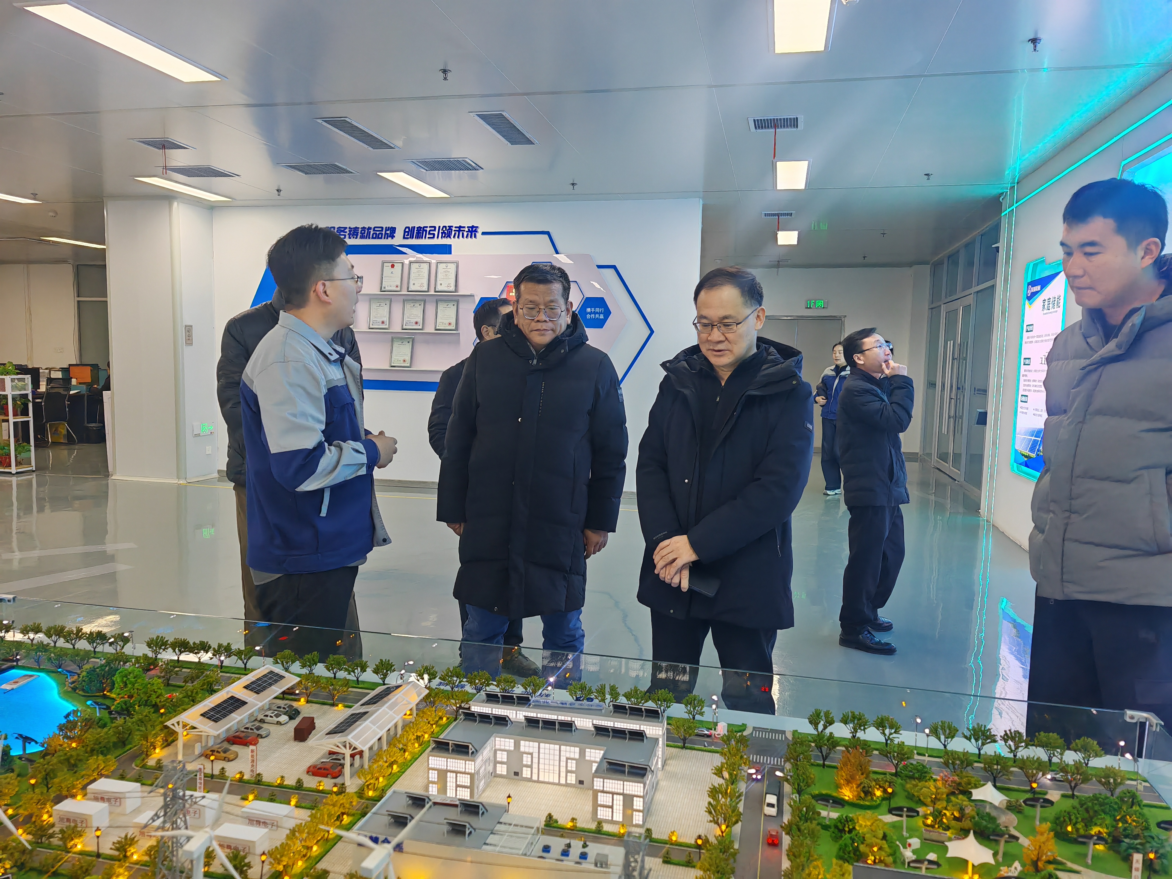 学院领导到枣庄潍坊等地企业调研